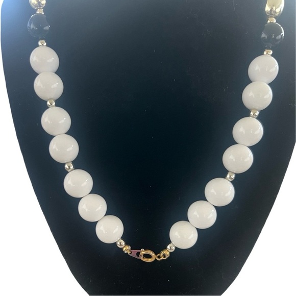 Gold Black and White statement necklace - Picture 2 of 2